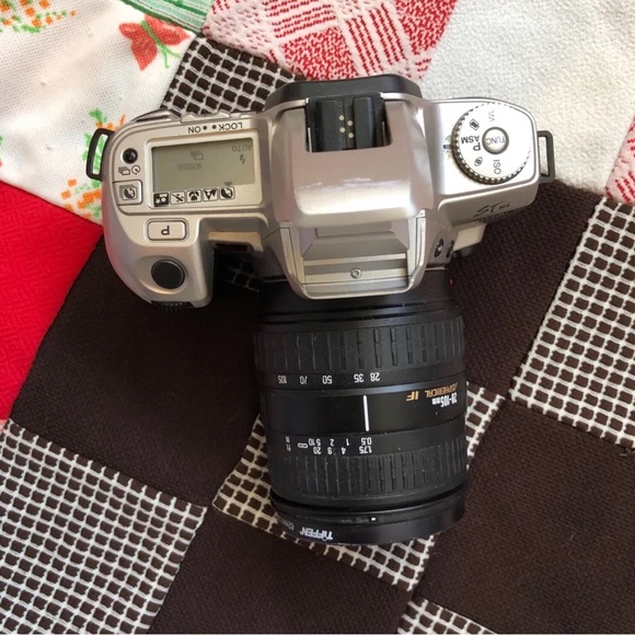 Minolta Maxxum Film Camera - Picture 2 of 4